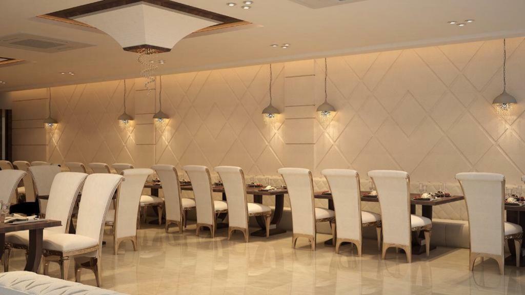 Hotel Palm Luxury In Mainpuri Екстериор снимка